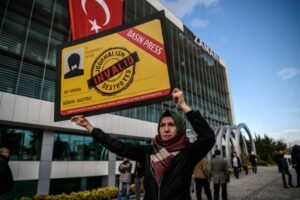 Pro-gov’t journalist says Gulen-linked ‘fugitives’ should be abducted or killed